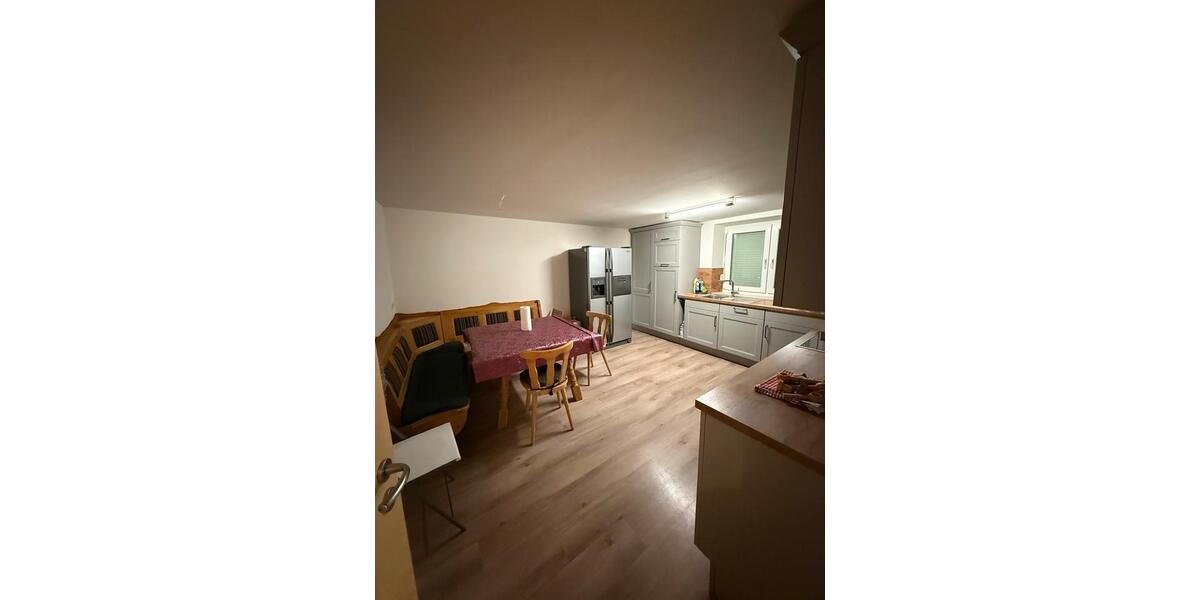 Einfamilienhaus Pfeffenhausen - 7 Zimmer, 244 m&sup2;, 2.000&euro; | Angebot:25300781