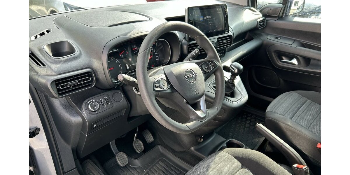 Opel Combo 1.2i Edition 1.HAND Tempomat DAB PDC 54.200 km 15.850 &euro; Altdorf 84032