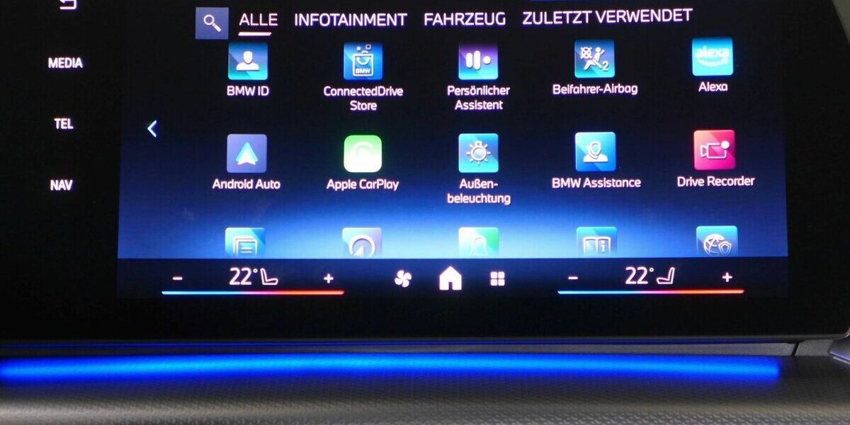 BMW 218 Active Tourer i M Sport 360°,AHK,HUD,Leder 10.400 km 29.590 &euro; Landshut 84030