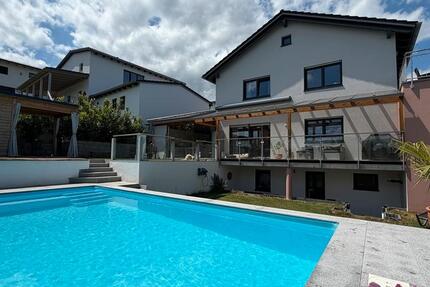 Haus Buch am Erlbach - 7 Zimmer, 220 m&sup2;, 949.000&euro; | Angebot:26825904