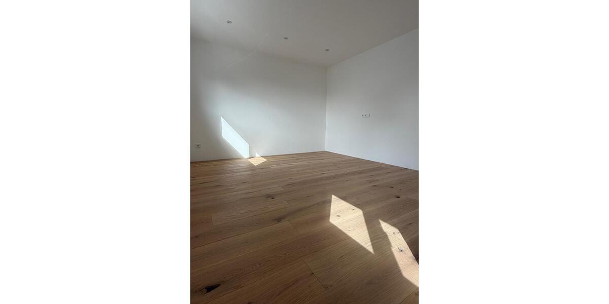 Etagenwohnung Ergolding - 4 Zimmer, 130 m&sup2;, 2.150&euro; | Angebot:26560529