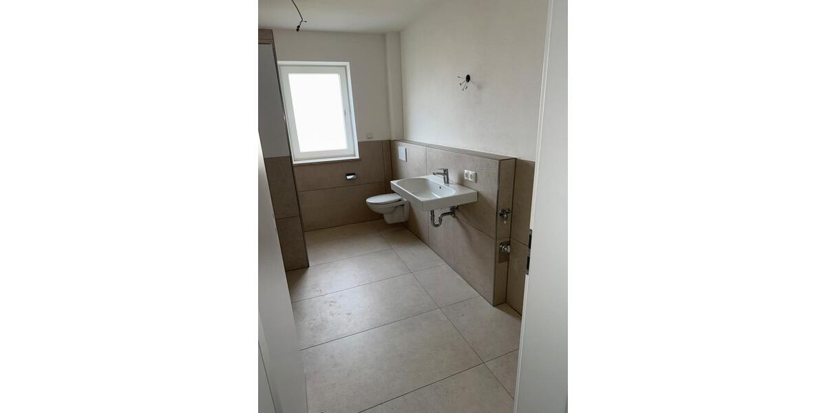 Erdgeschoßwohnung Dingolfing - 5 Zimmer, 125 m&sup2;, 1.400&euro; | Angebot:25887998