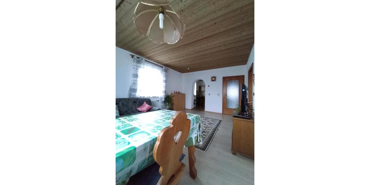 Etagenwohnung Mengkofen - 3 Zimmer, 120 m&sup2;, 28&euro; | Angebot:23902377