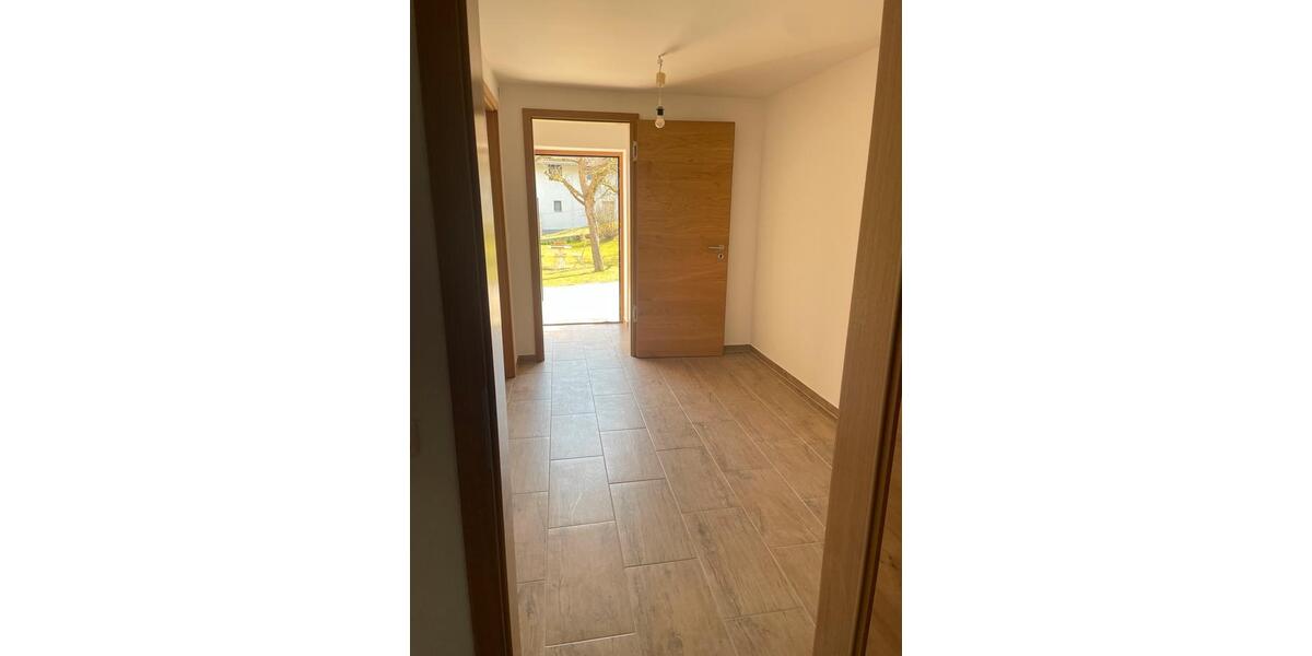 Erdgeschoßwohnung Essenbach - 3 Zimmer, 75 m&sup2;, 780&euro; | Angebot:25881498