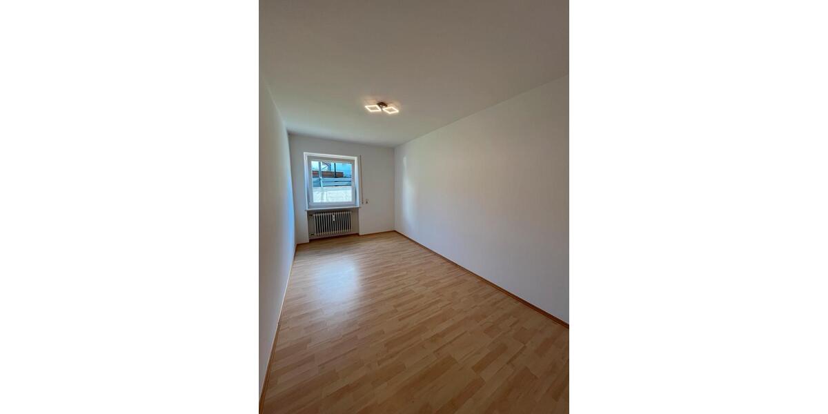 Etagenwohnung Dingolfing - 4 Zimmer, 120 m&sup2;, 1.300&euro; | Angebot:27595656