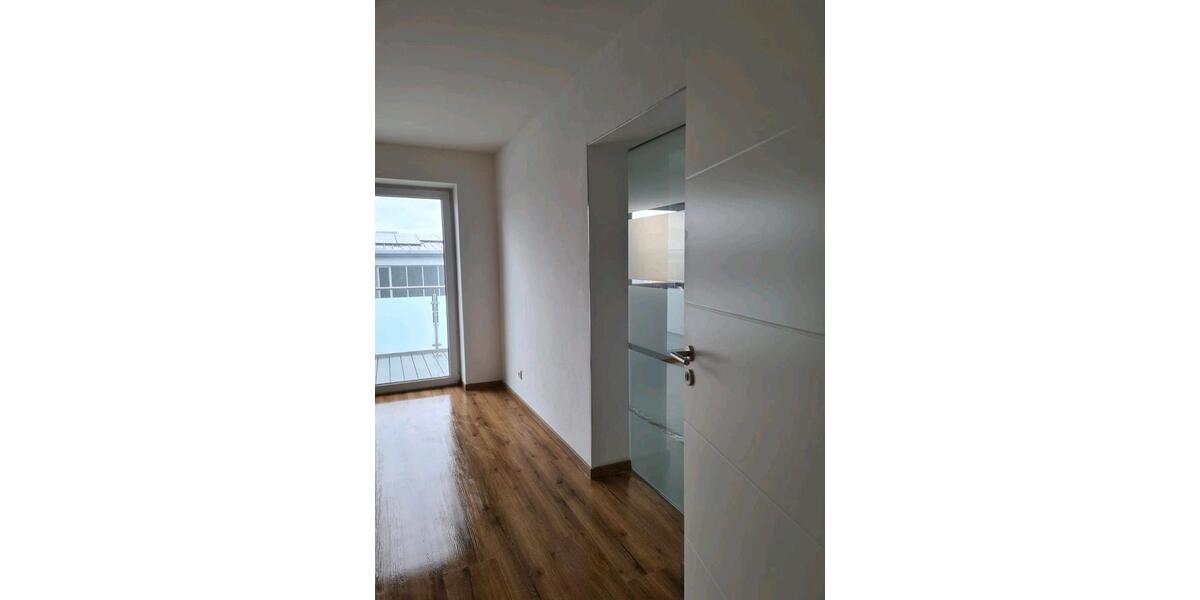 Etagenwohnung Mengkofen - 3 Zimmer, 89 m&sup2;, 925&euro; | Angebot:25790629