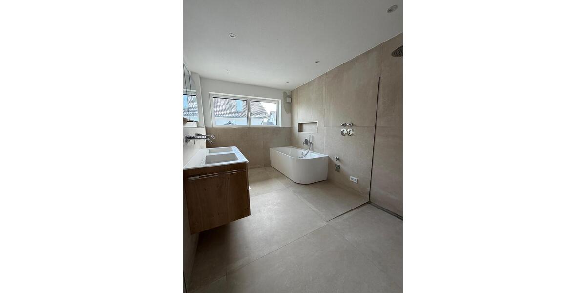 Etagenwohnung Ergolding - 4 Zimmer, 130 m&sup2;, 2.150&euro; | Angebot:26560529