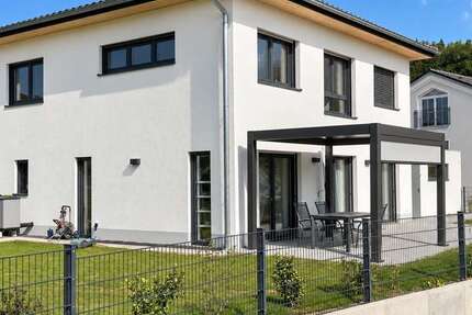 Haus Bruckberg-Gündlkofen Gündlkofen - 4.5 Zimmer, 161 m&sup2;, 2.090&euro; | Angebot:27577732