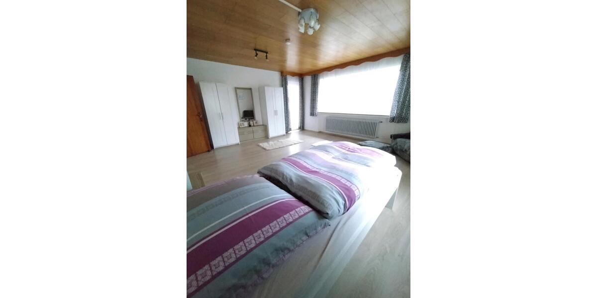 Etagenwohnung Mengkofen - 3 Zimmer, 120 m&sup2;, 28&euro; | Angebot:23902377