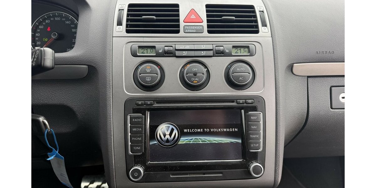 VW Touran 1.4 TSI DSG R-Line Highline Xenon Navi PDC 143.500 km 6.500 &euro; Altdorf 84032