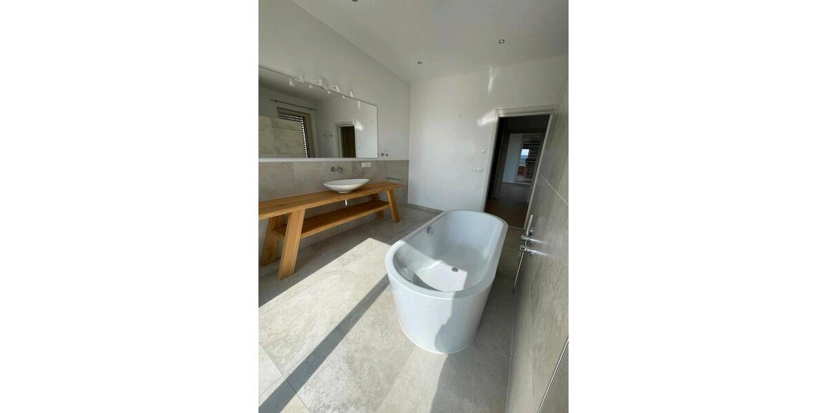 Einfamilienhaus Bruckberg - 3 Zimmer, 145 m&sup2;, 1.600&euro; | Angebot:26478221