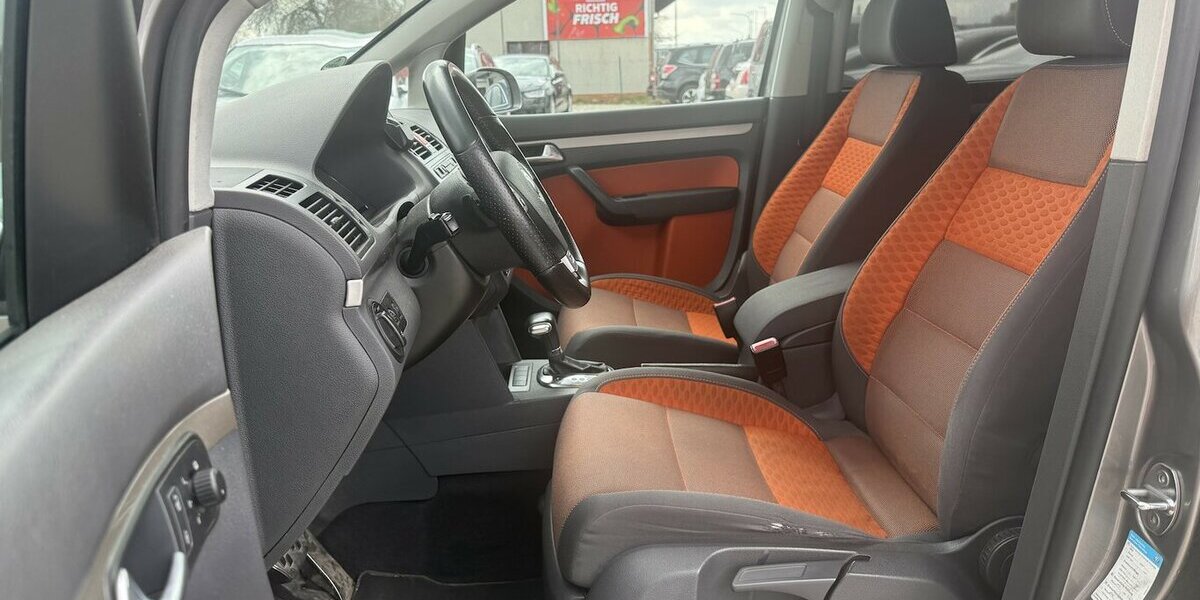 VW Touran 2.0 TDI DSG R-Line Edition Xenon Navi 223.500 km 7.500 &euro; Altdorf 84032