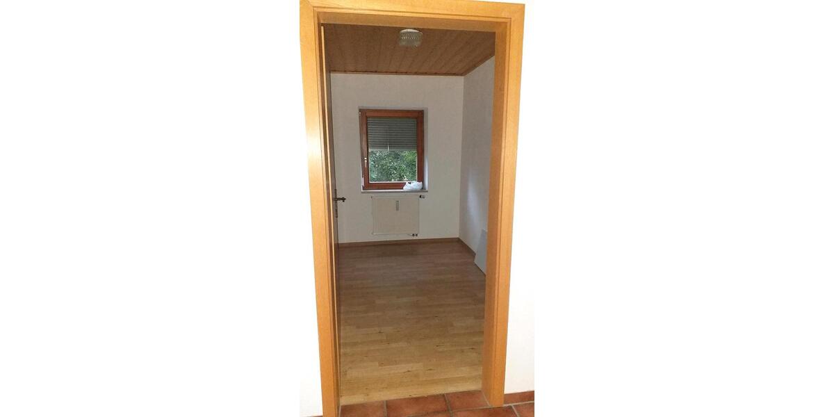 Dachgeschoßwohnung Mallersdorf-Pfaffenberg Pfaffenberg - 4 Zimmer, 94 m&sup2;, 700&euro; | Angebot:27576998