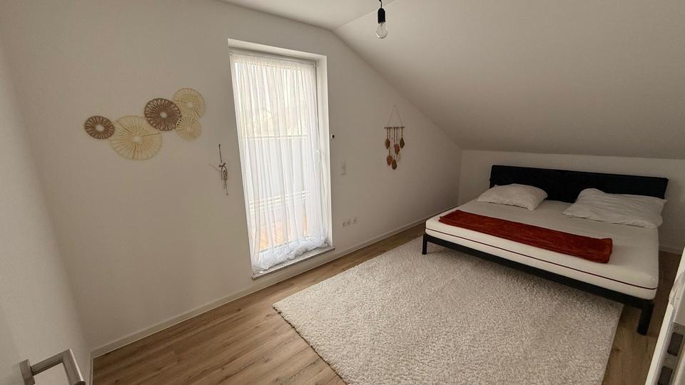 Dachgeschoßwohnung Essenbach - 4 Zimmer, 97 m&sup2;, 1.600&euro; | Angebot:25279484