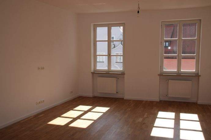 Etagenwohnung Vilsbiburg - 3 Zimmer, 141 m&sup2;, 1.200&euro; | Angebot:25797218