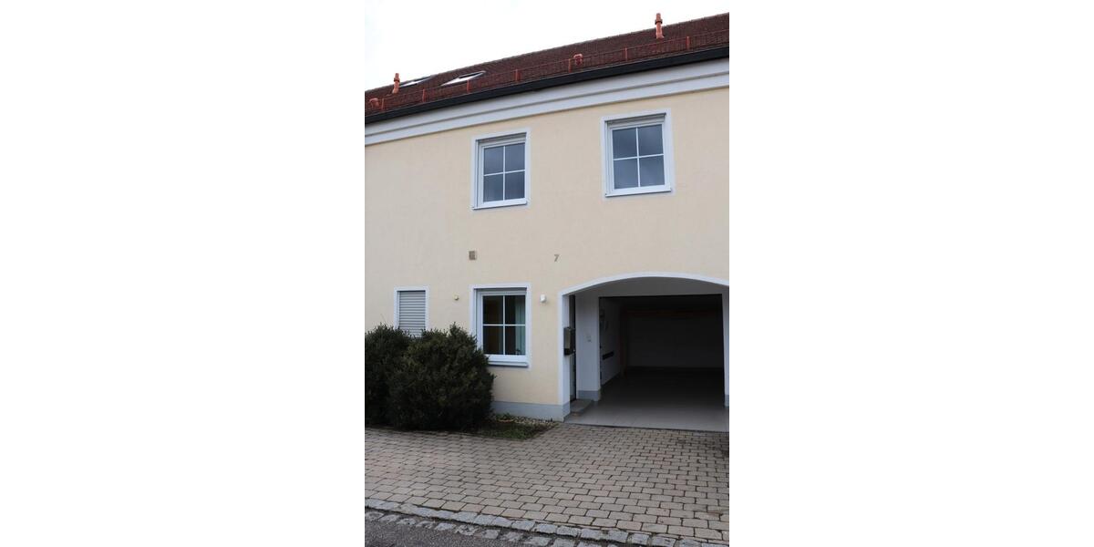 Reihenhaus Bruckberg - 5 Zimmer, 180 m&sup2;, 1.600&euro; | Angebot:26658587