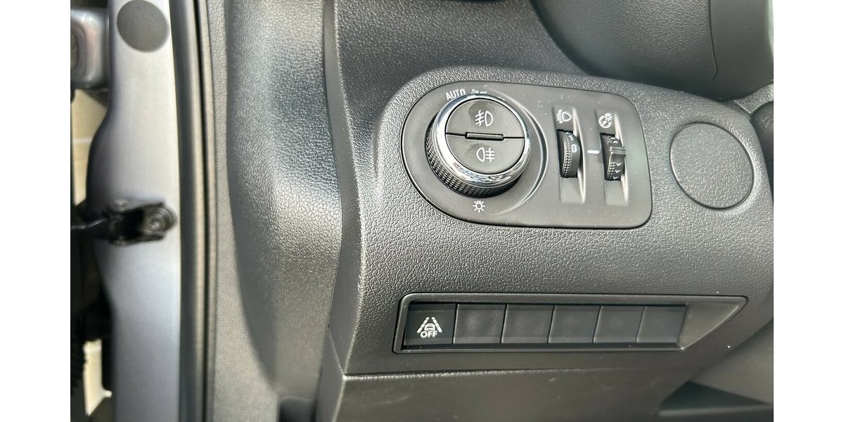 Opel Combo 1.2i Edition 1.HAND Tempomat DAB PDC 54.200 km 15.850 &euro; Altdorf 84032