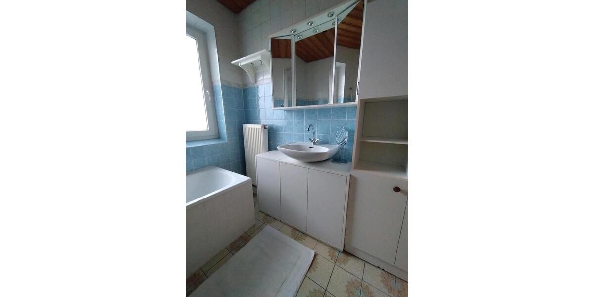 Etagenwohnung Mengkofen - 3 Zimmer, 120 m&sup2;, 28&euro; | Angebot:23902377