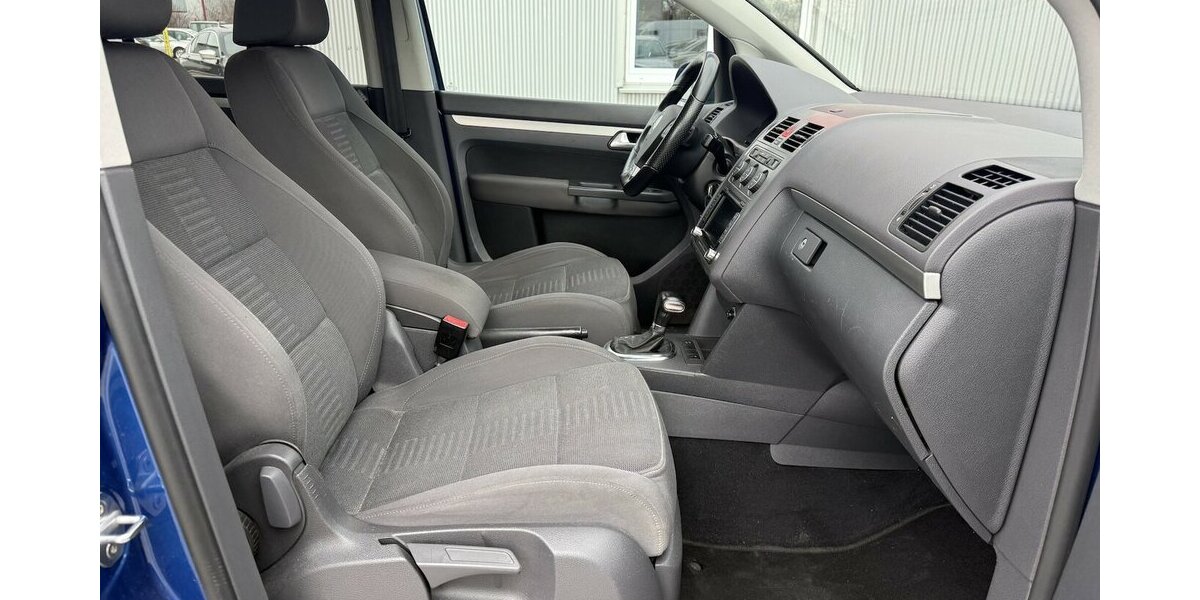VW Touran 1.4 TSI DSG R-Line Highline Xenon Navi PDC 143.500 km 6.500 &euro; Altdorf 84032