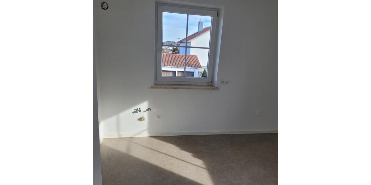 Etagenwohnung Vilsbiburg - 3.5 Zimmer, 93 m&sup2;, 960&euro; | Angebot:25307810