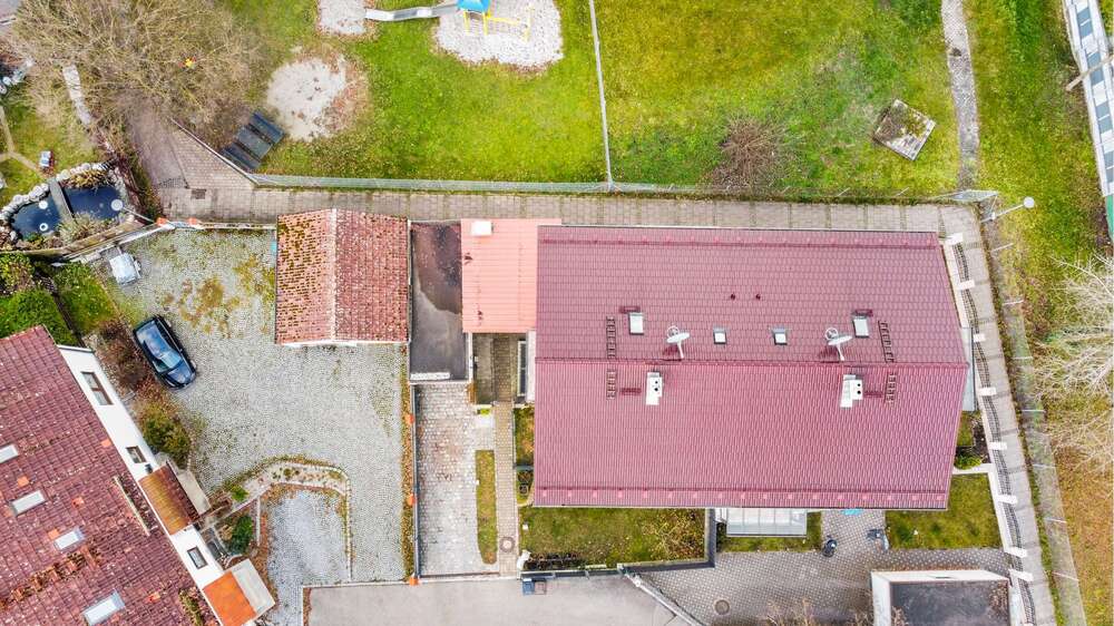 Neuwertige DHH in ruhiger Anliegerstraße | Kaminofen, Fußbodenheizung & Hobbyraum - Doppelhaushälfte Taufkirchen (Vils) | Angebot:22166188