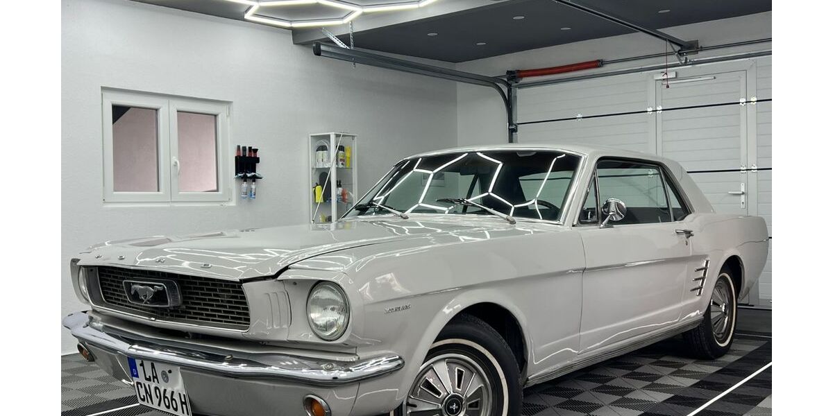 Ford Mustang 45.500 km 22.950 &euro; Altdorf 84032