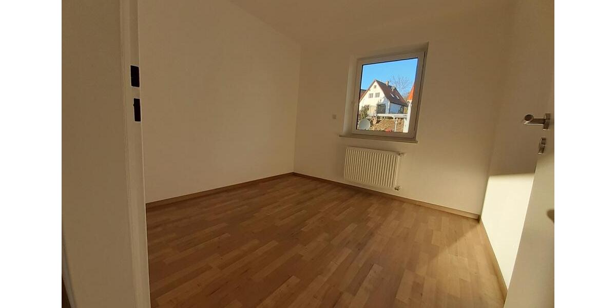 Erdgeschoßwohnung Rottenburg an der Laaber - 5 Zimmer, 110 m&sup2;, 1.050&euro; | Angebot:26515767