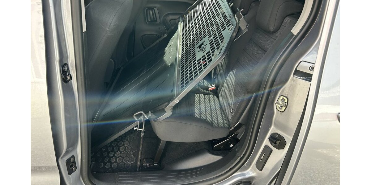 Opel Combo 1.2i Edition 1.HAND Tempomat DAB PDC 54.200 km 15.850 &euro; Altdorf 84032