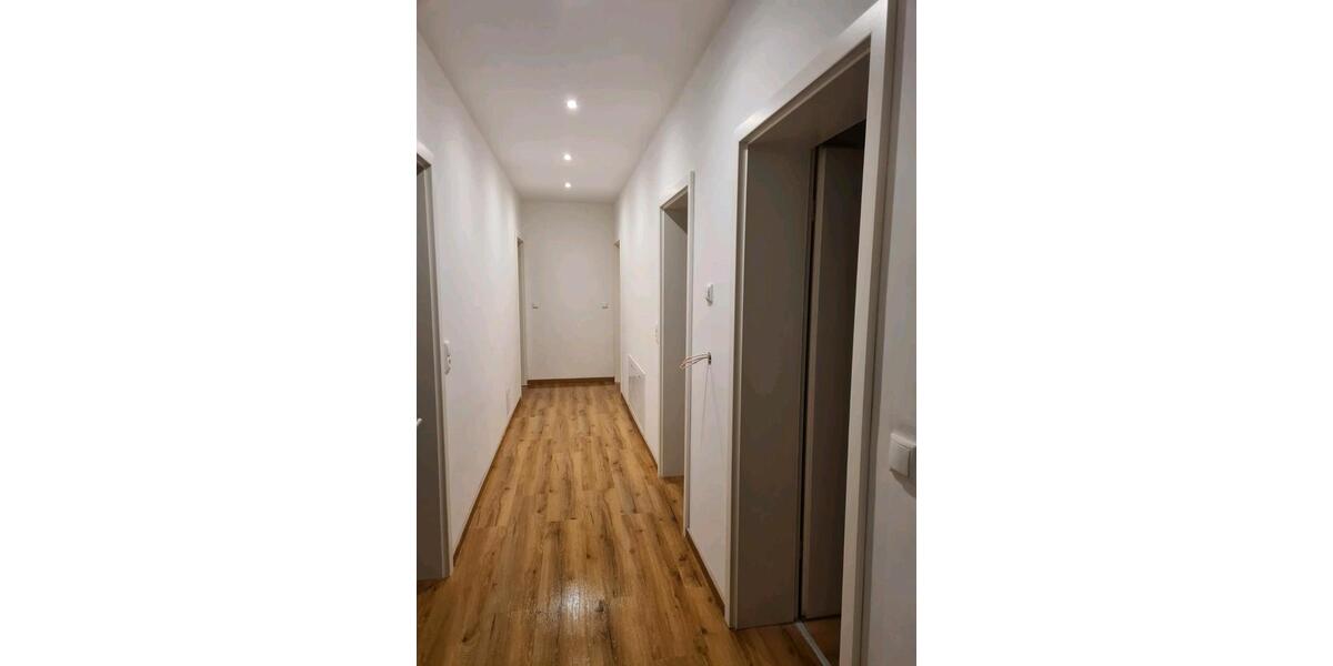 Etagenwohnung Mengkofen - 3 Zimmer, 89 m&sup2;, 925&euro; | Angebot:25790629