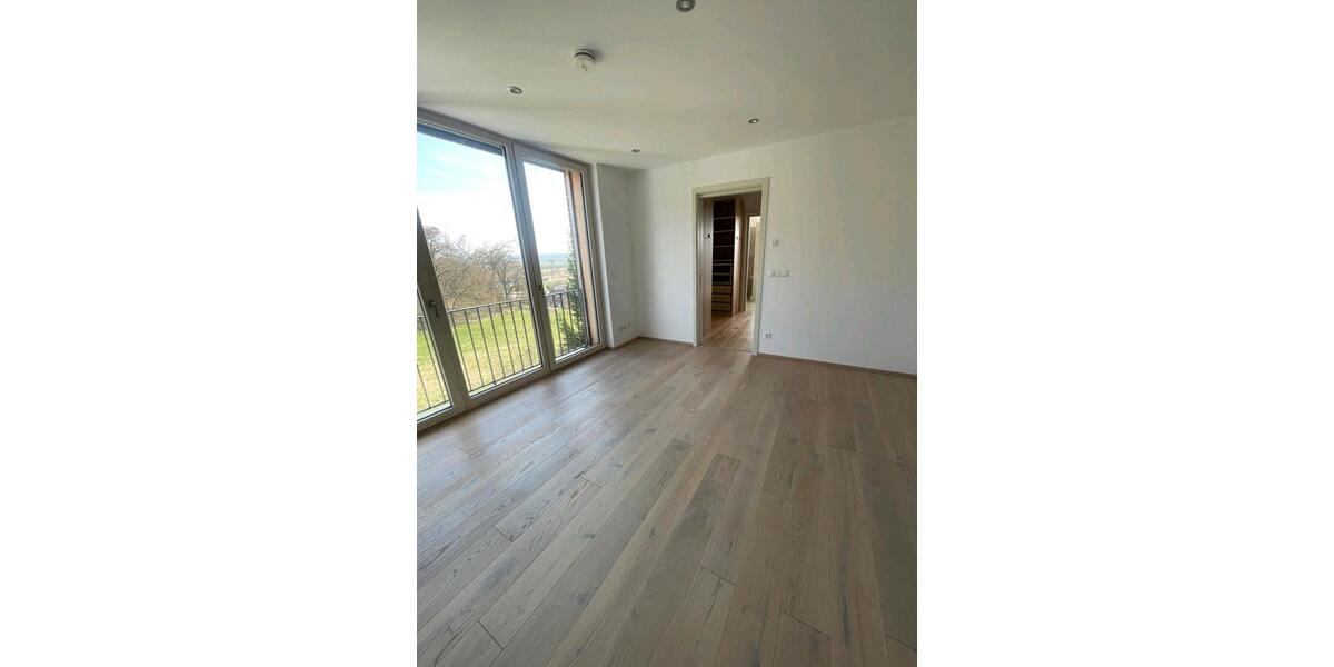 Einfamilienhaus Bruckberg - 3 Zimmer, 145 m&sup2;, 1.600&euro; | Angebot:26478221