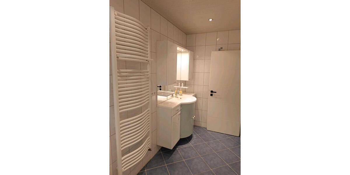 Erdgeschoßwohnung Ergoldsbach Langenhettenbach - 2 Zimmer, 111 m&sup2;, 25&euro; | Angebot:24867777