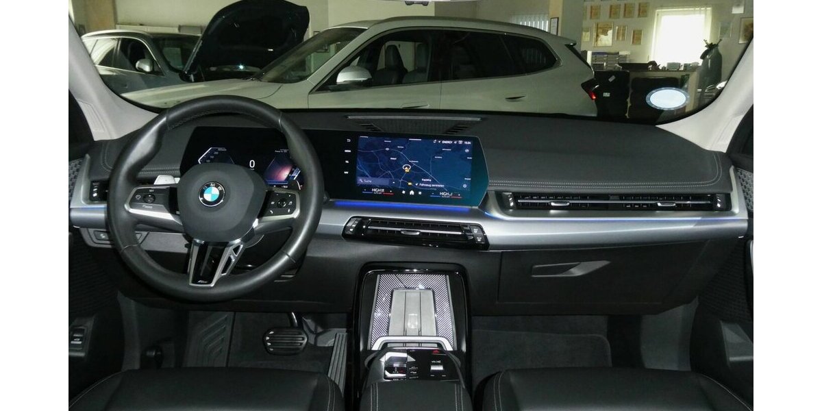 BMW X1 23dxDrive x-Line AHK,Pan-Dach,H&K,Leder 28.900 km 41.590 &euro; Landshut 84030