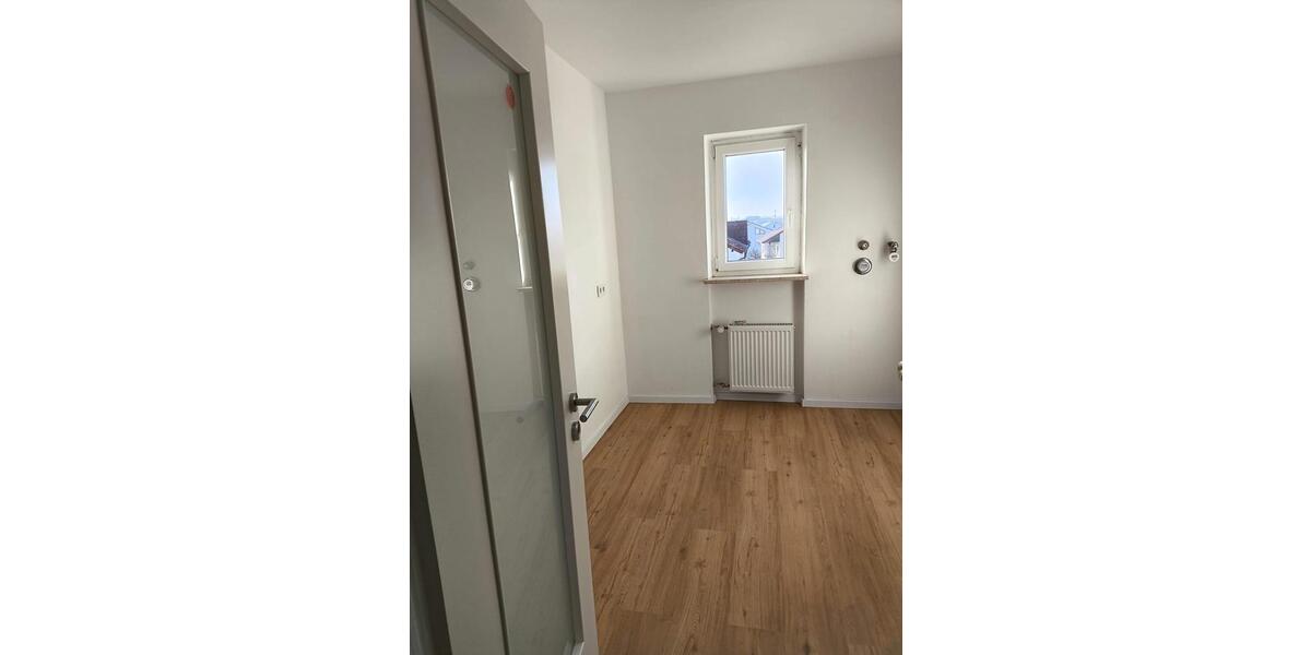 Etagenwohnung Dingolfing - 3 Zimmer, 77 m&sup2;, 1.215&euro; | Angebot:24576195