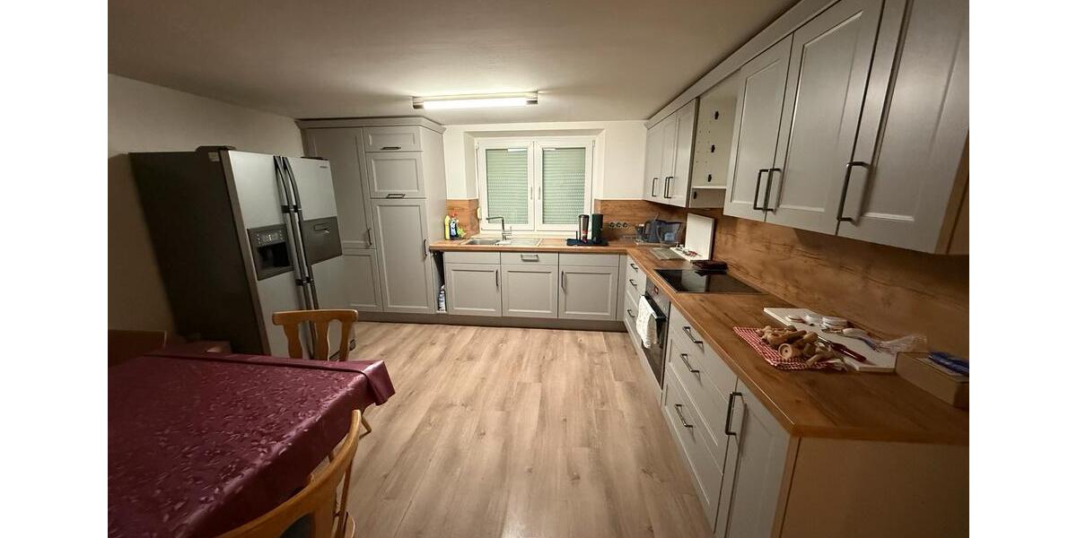 Einfamilienhaus Pfeffenhausen - 7 Zimmer, 244 m&sup2;, 2.000&euro; | Angebot:25300781