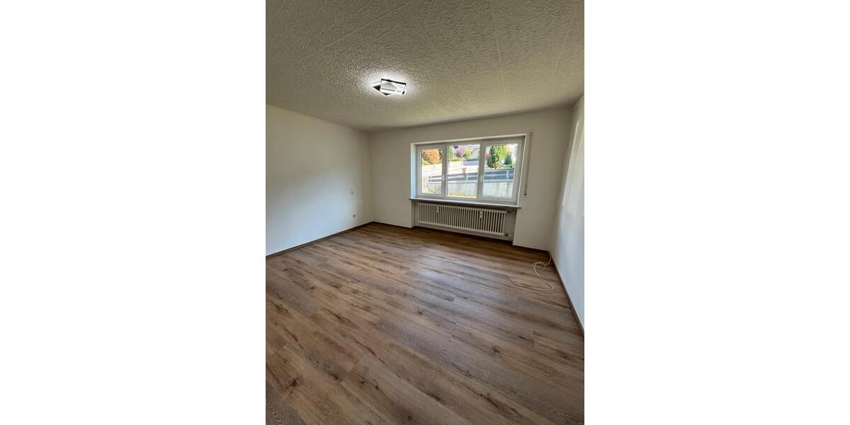 Etagenwohnung Dingolfing - 4 Zimmer, 120 m&sup2;, 1.300&euro; | Angebot:27595656