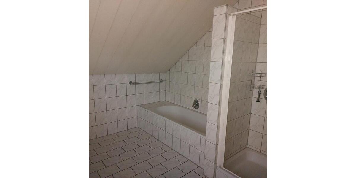 Dachgeschoßwohnung Niederaichbach - 4 Zimmer, 110 m&sup2;, 900&euro; | Angebot:25406645