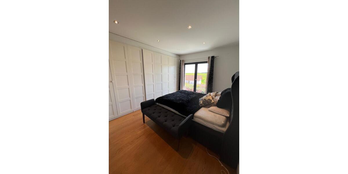 Villa Hohenpolding - 4.5 Zimmer, 185 m&sup2;, 3.150&euro; | Angebot:26383331
