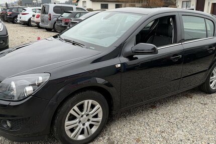 Opel Astra 1.6i 1.Hand Automatik Teilleder Xenon AHK 66.700 km 4.900 &euro; Altdorf 84032