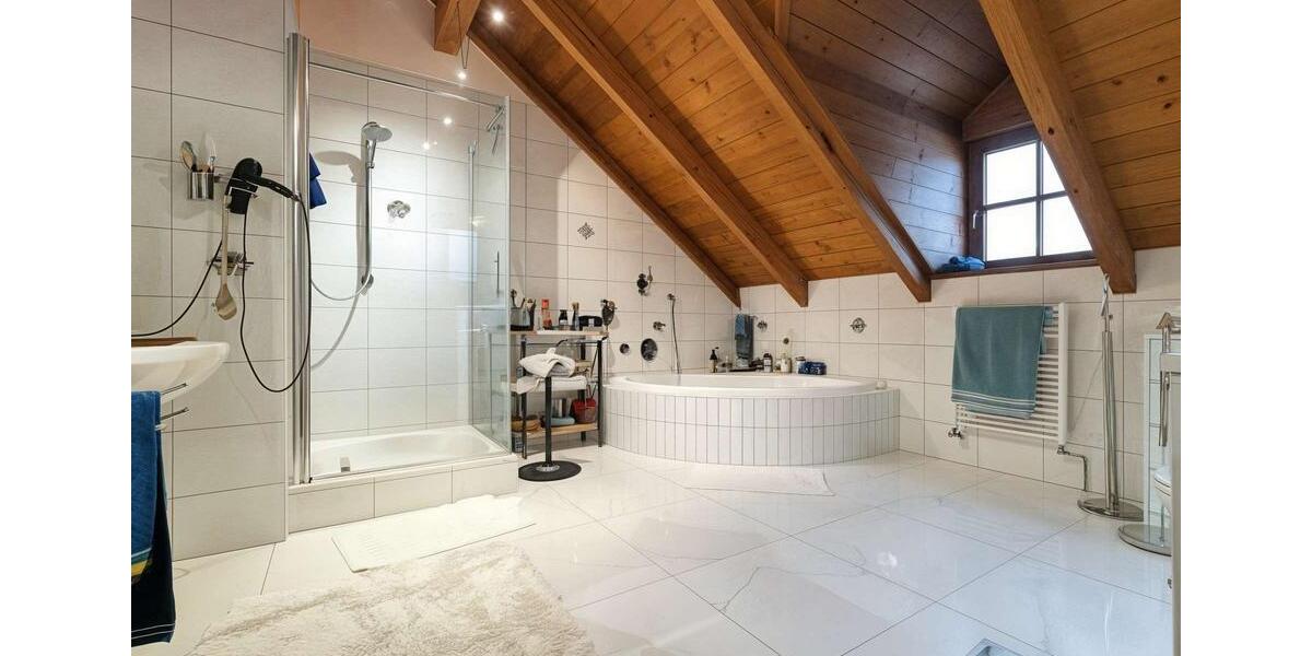 Etagenwohnung Buchbach - 5 Zimmer, 160 m&sup2;, 1.490&euro; | Angebot:24427778