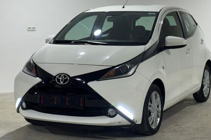 Toyota Aygo (X) 28.900 km 7.490 &euro; Weihmichl 84107