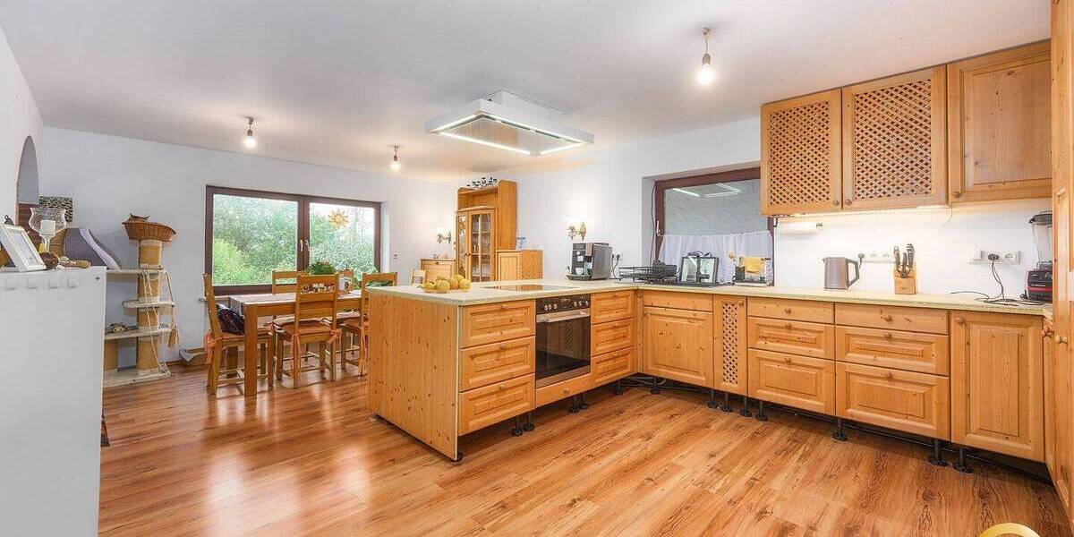 Einfamilienhaus Bruckberg - 8 Zimmer, 250 m&sup2;, 850.000&euro; | Angebot:25800218