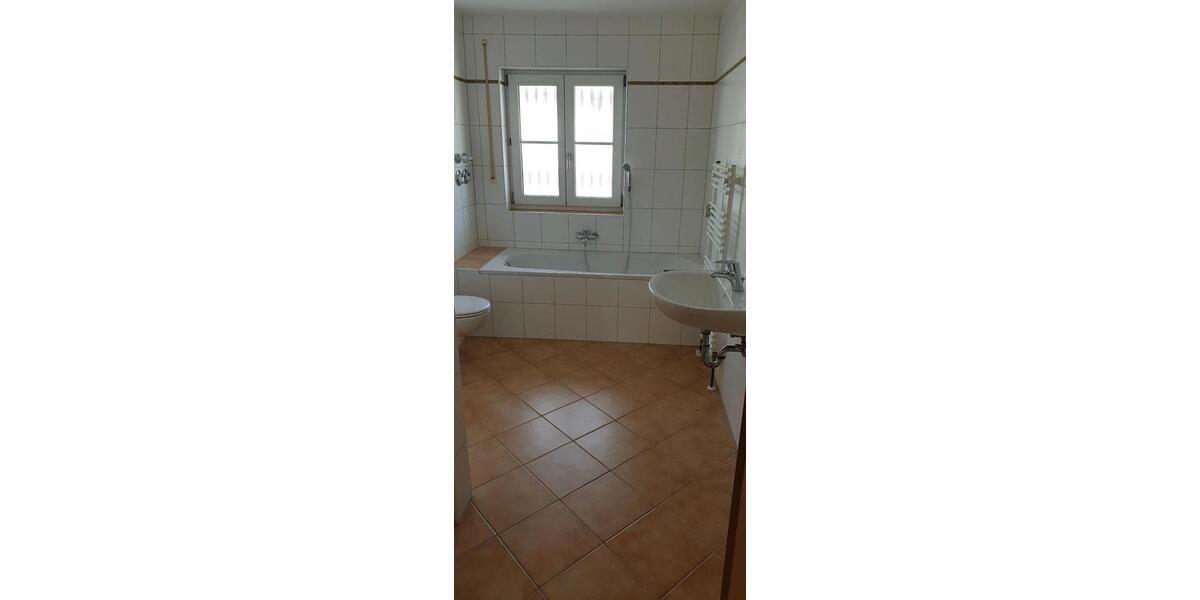 Etagenwohnung Eitting - 3 Zimmer, 83 m&sup2;, 1.240&euro; | Angebot:25935703