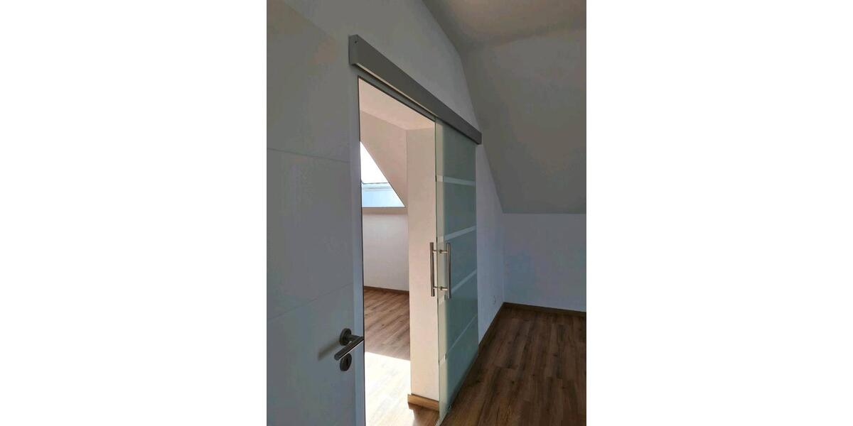 Dachgeschoßwohnung Mengkofen - 3 Zimmer, 80 m&sup2;, 815&euro; | Angebot:26042526