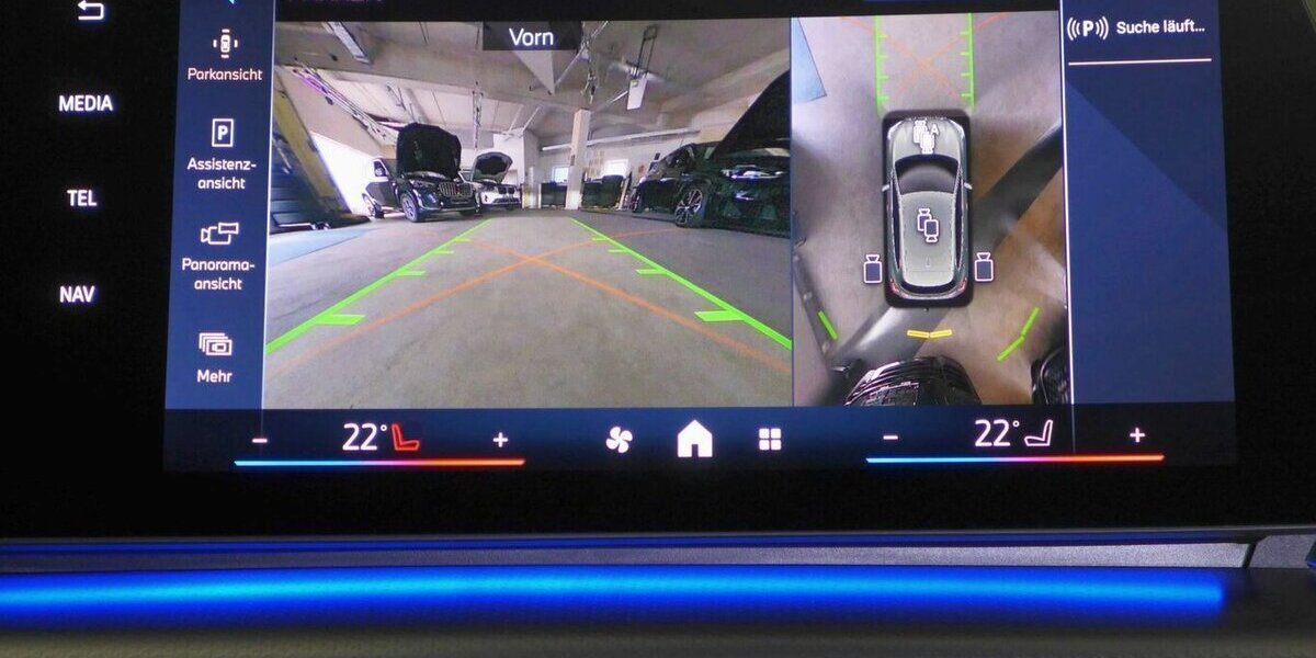 BMW 218 Active Tourer i M Sport 360°,AHK,HUD,Leder 10.400 km 29.590 &euro; Landshut 84030