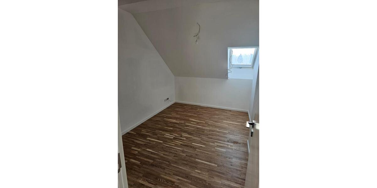 Etagenwohnung Rottenburg an der Laaber - 4 Zimmer, 116 m&sup2;, 1.330&euro; | Angebot:25045073