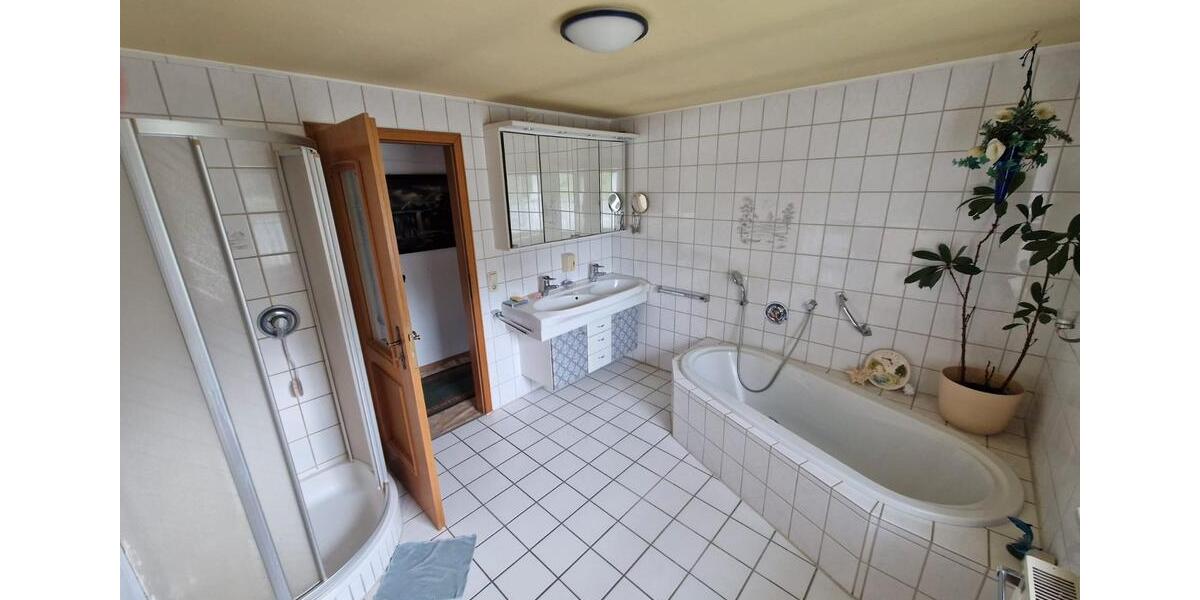 Mehrfamilienhaus, Wohnhaus Langenpreising - 6 Zimmer, 190 m&sup2;, 4.500&euro; | Angebot:26652340