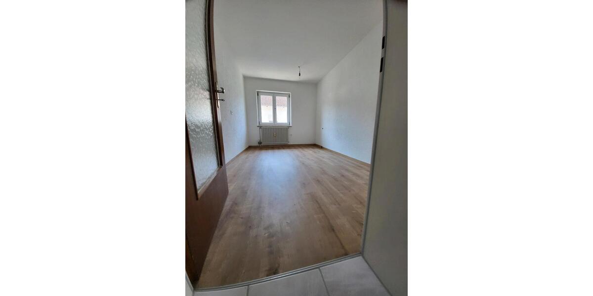 Etagenwohnung Moosthenning - 4 Zimmer, 130 m&sup2;, 1.250&euro; | Angebot:26630175