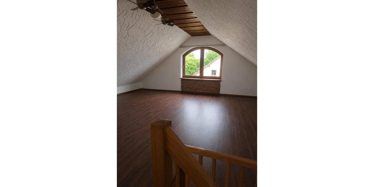 Etagenwohnung Mengkofen - 4 Zimmer, 100 m&sup2;, 900&euro; | Angebot:26626316