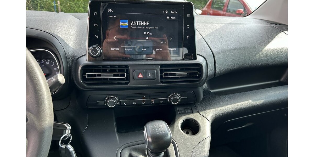 Opel Combo 1.2i Edition 1.HAND Tempomat DAB PDC 54.200 km 15.850 &euro; Altdorf 84032