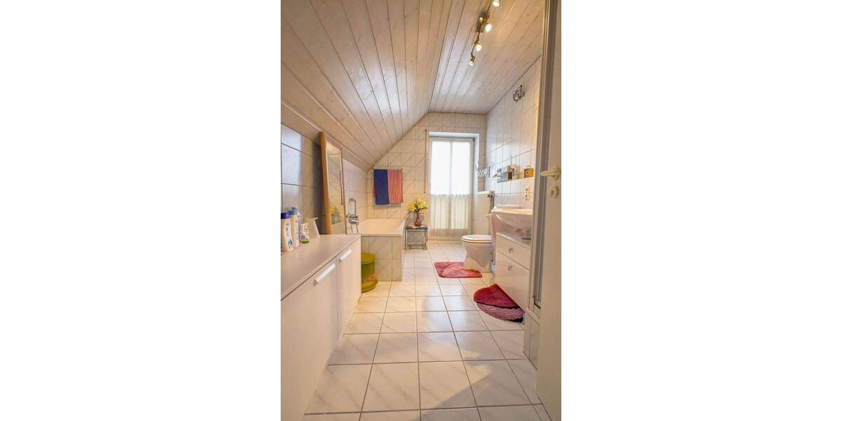 Einfamilienhaus Landshut Achdorf - 7 Zimmer, 182 m&sup2;, 670.000&euro; | Angebot:25669412